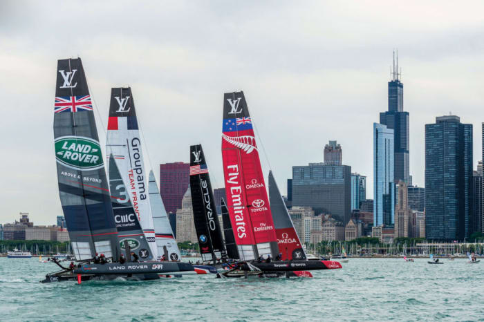 sailboat racing in chicago