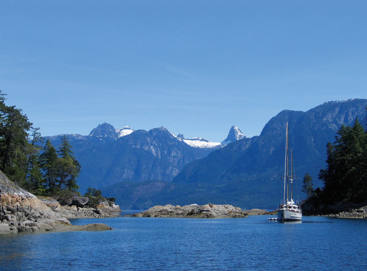 desolation sound yacht charter base for island cruising