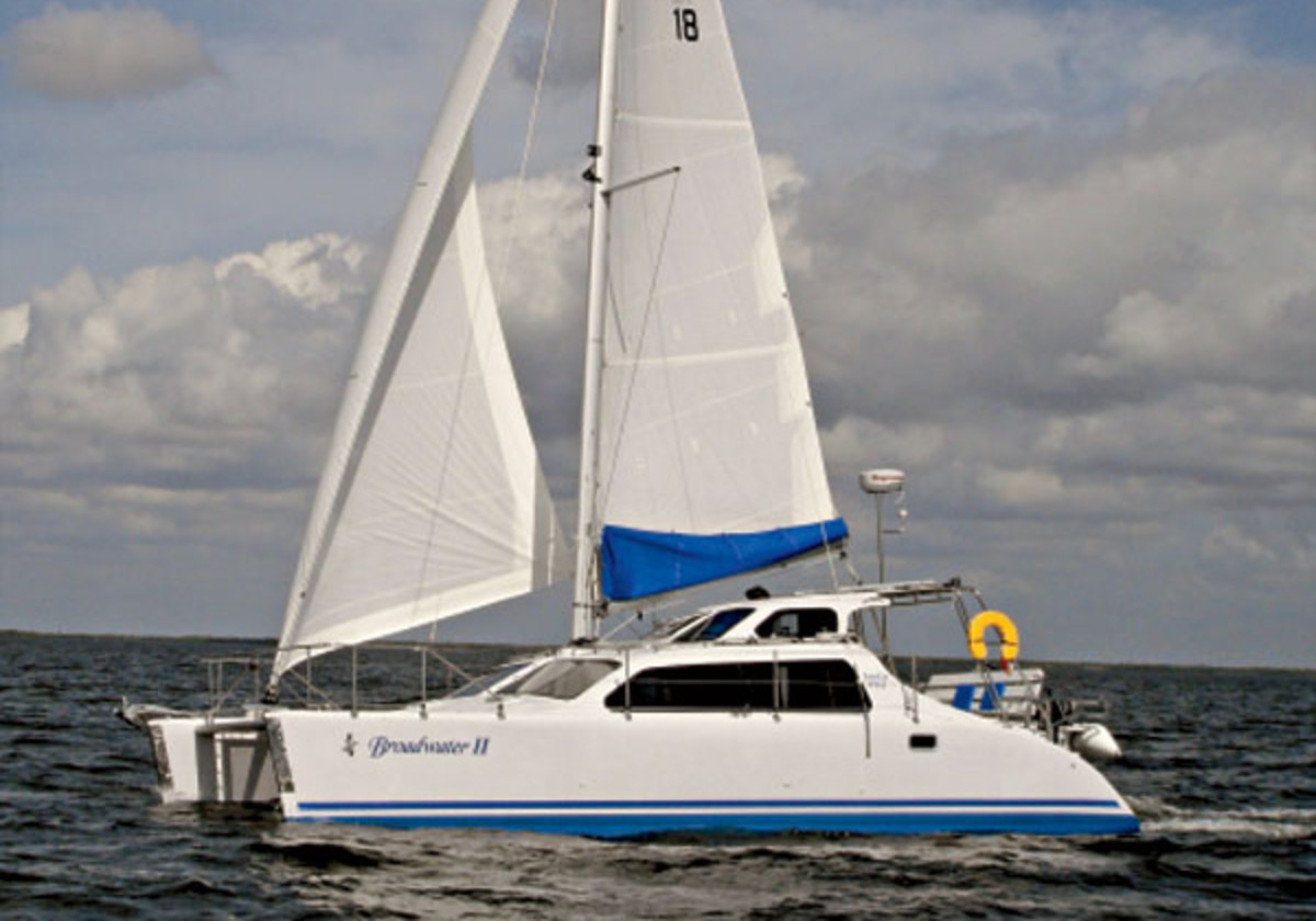 tomcat catamaran review