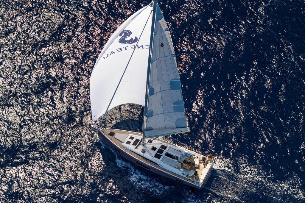 00-OCEANIS-52_IMAGE_EXTERIOR_SARDINIA-(2) Handsome modern lines and plenty of sail area make for an elevated package.